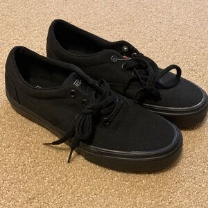 New black lace up Vans women’s size 6.5